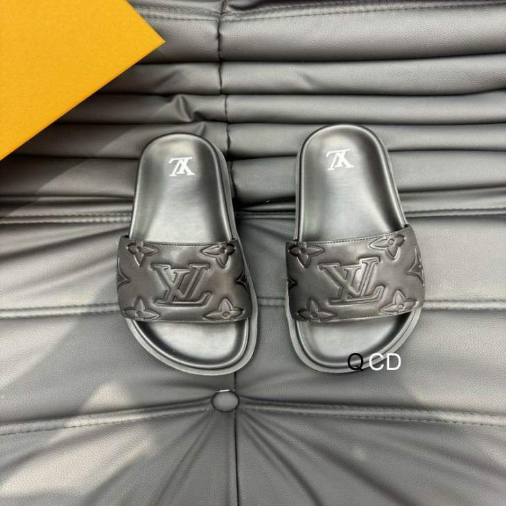 Picture of Louis Vuitton Slippers _SKULVsz38-4514CTF0156334